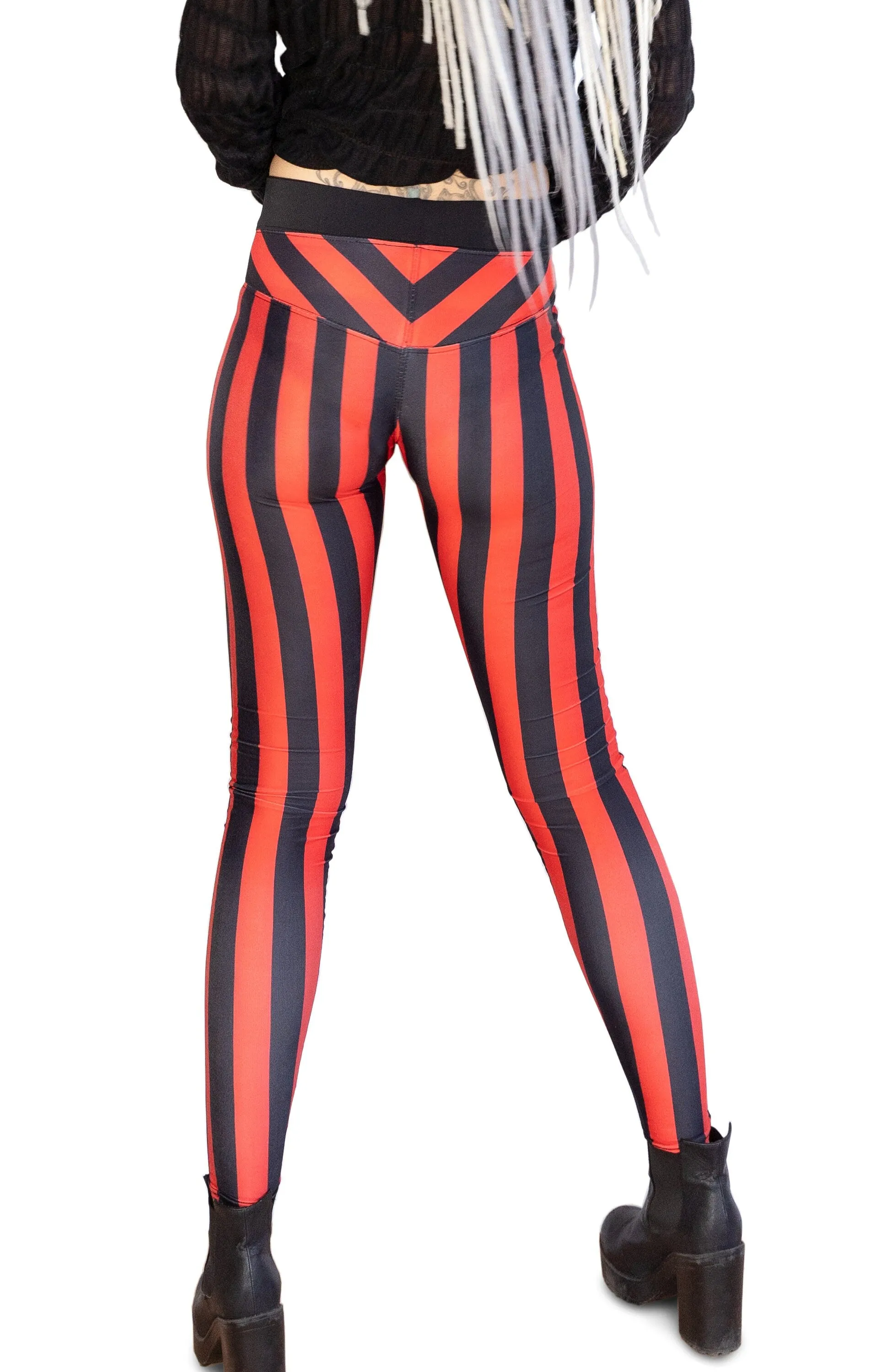 Goth circus striped leggings | in Black / Red