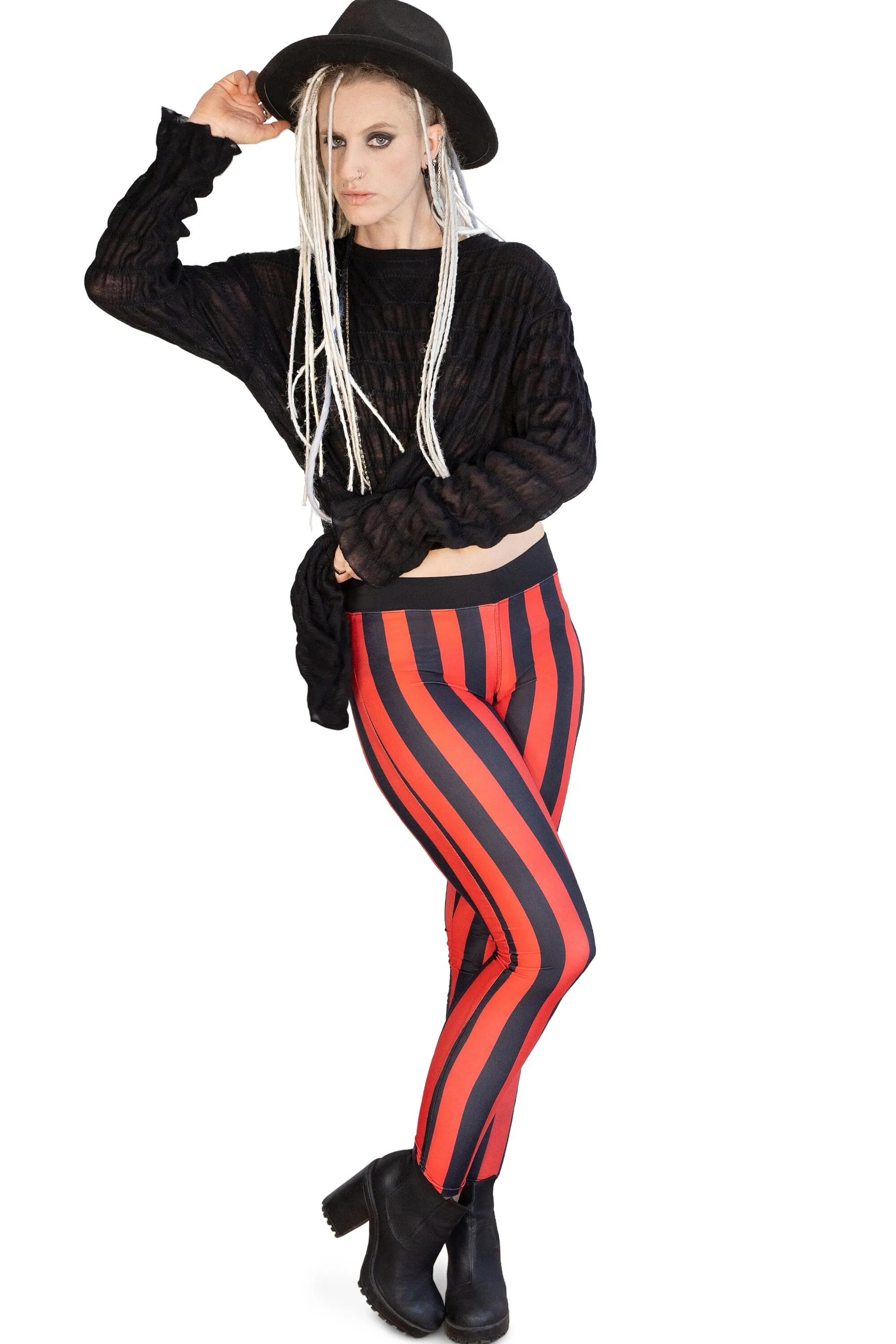 Goth circus striped leggings | in Black / Red