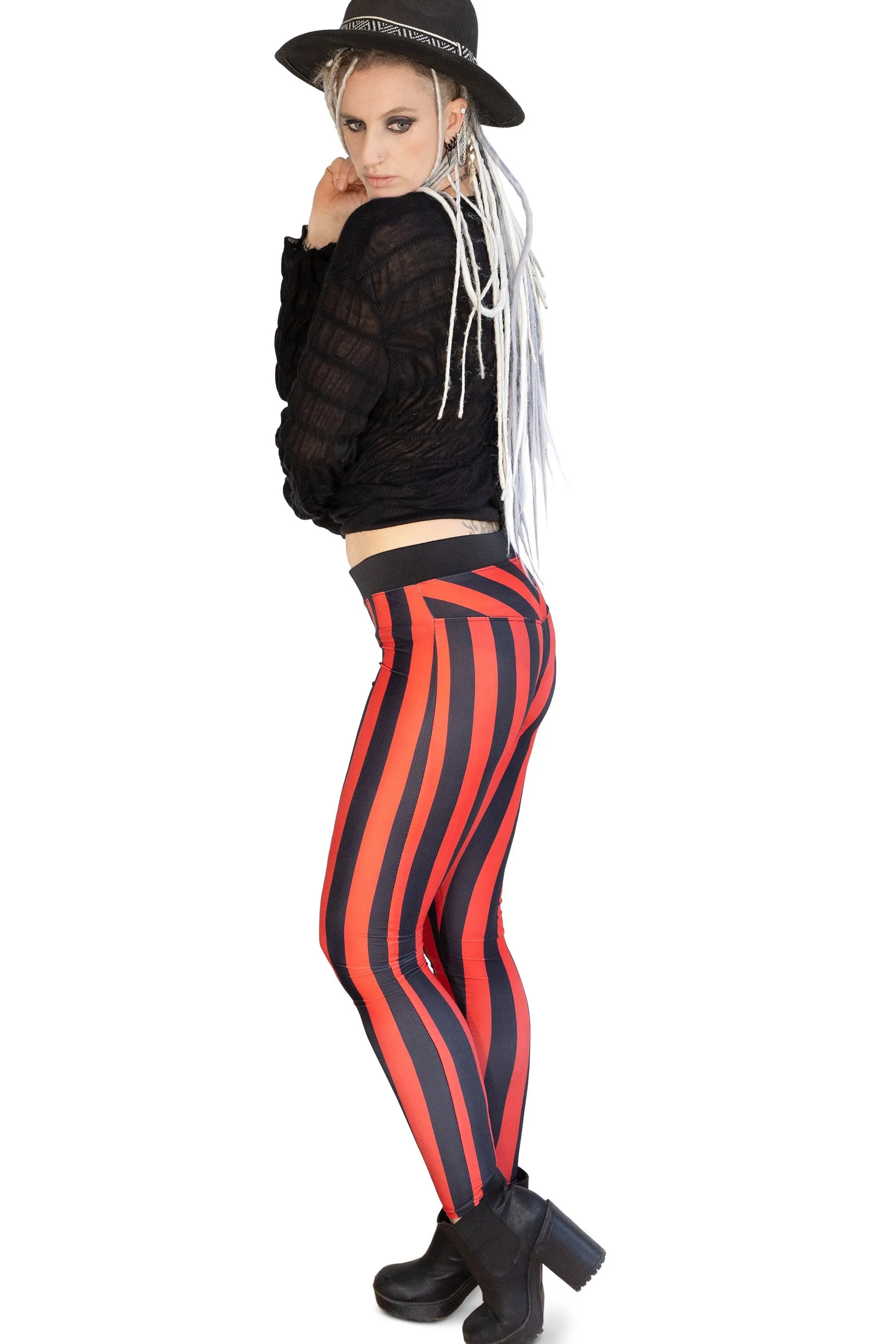 Goth circus striped leggings | in Black / Red