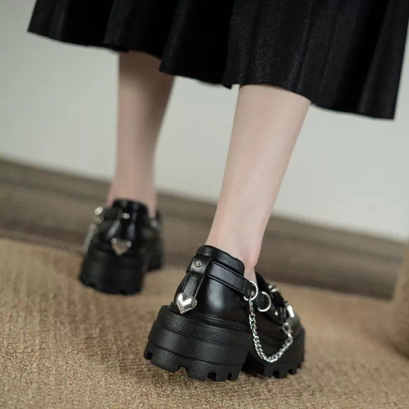 Women Heart Chain Leather Shoes 